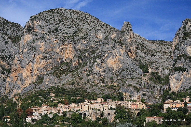 Moustiers-Sainte-Marie_02.JPG